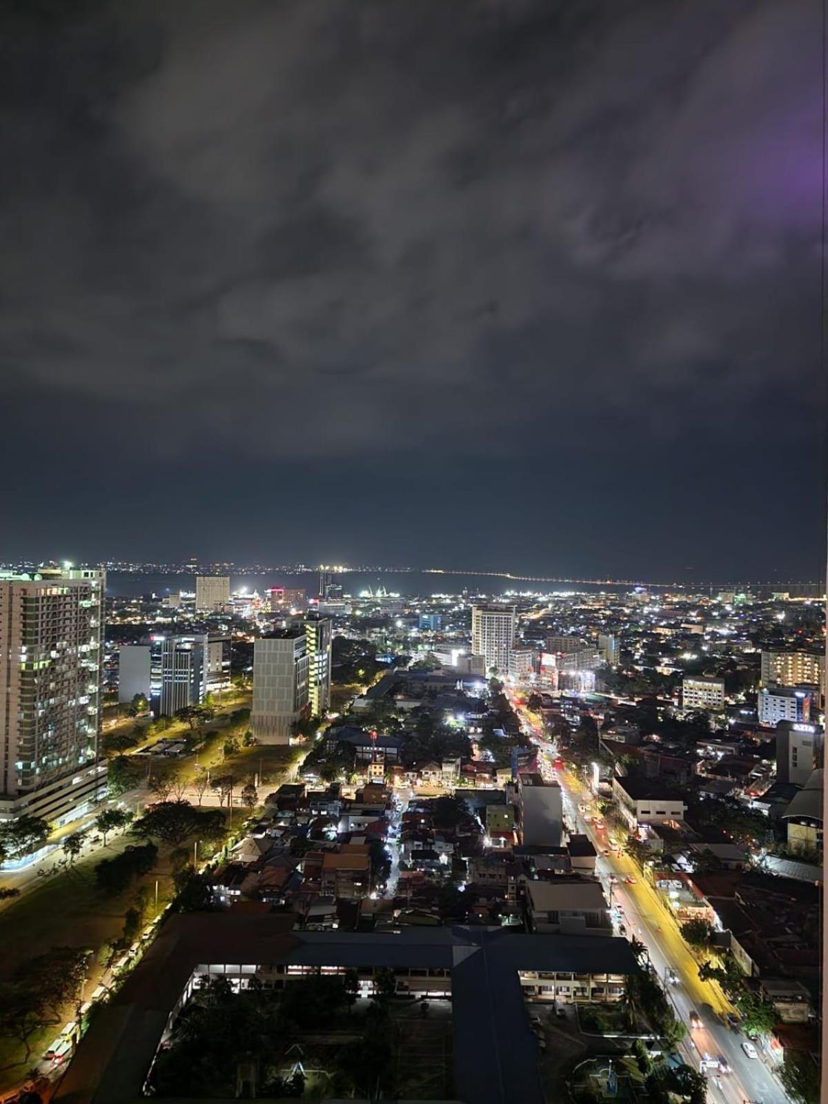 Near Ayala-charming With Balcony&great View Apartment