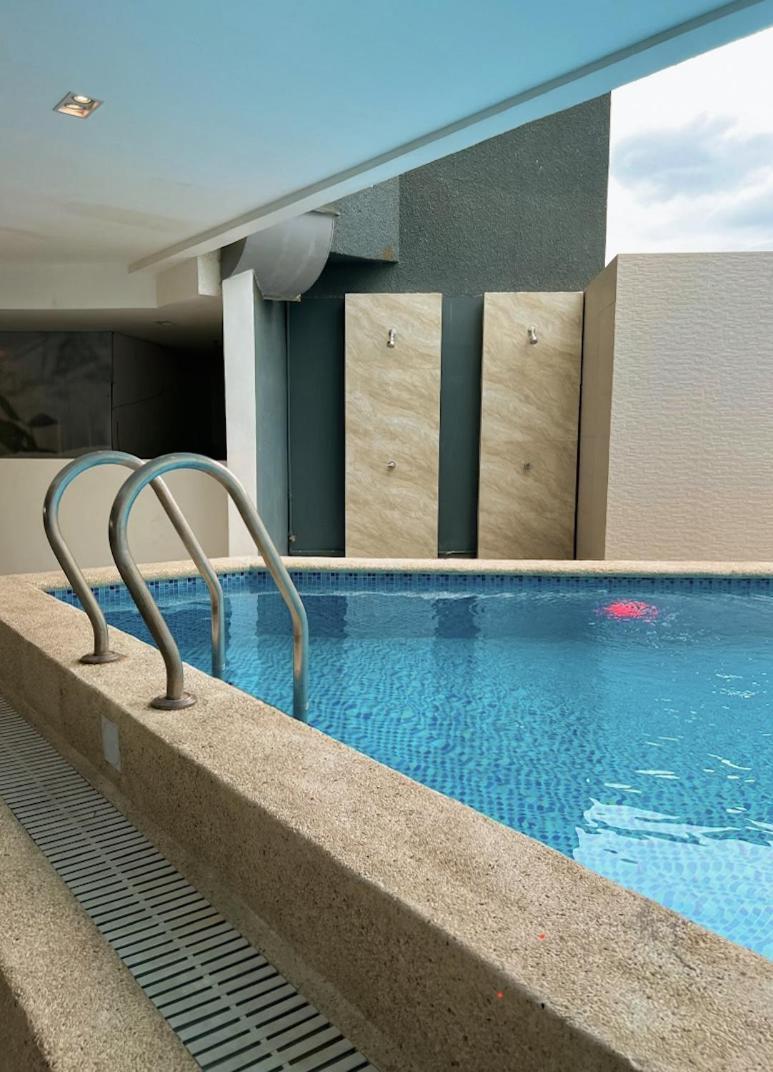 Apartment Near Ayala-charming With Balcony&great View Cebu